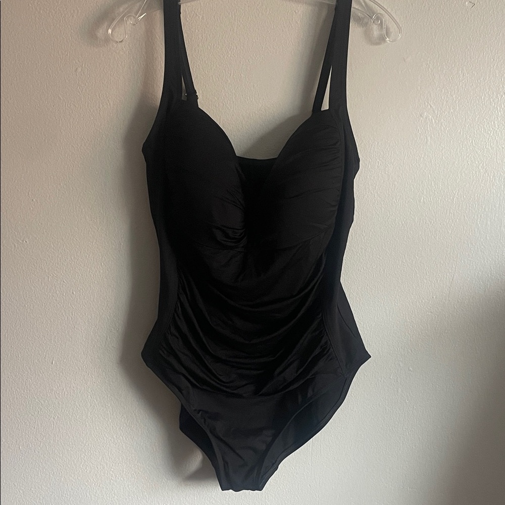 La Blanca Island Goddess Black Rouched One Piece Swimsuit 18W - Picture 2 of 12